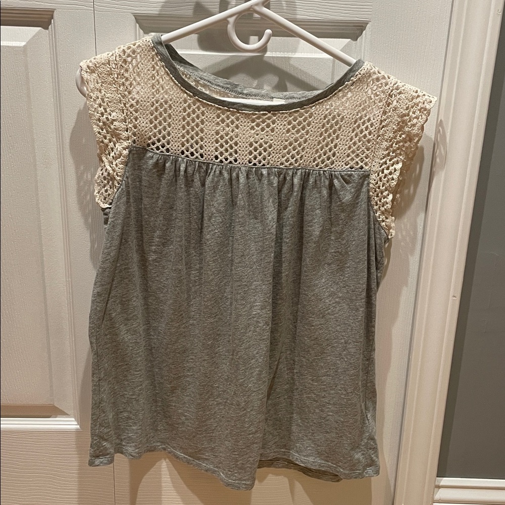 GAP Heather Gray Top with Cream Lace
